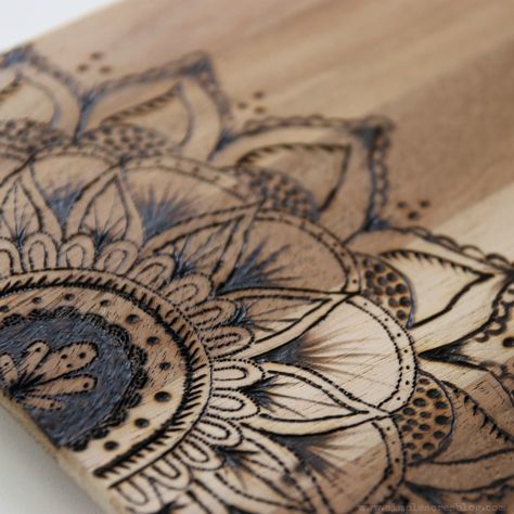 Pyrography Ideas, Beginner Wood Burning, Wood Burning Tips, Pyrography Tools, Wood Burning Pen, Wood Burn Designs, Pyrography Patterns, Woodburning Projects, Pyrography Art