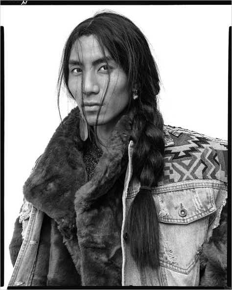 Native American Photography, Native American Men, Face Drawing Reference, Photographie Portrait Inspiration, Human Reference, Arte Inspo, Hair Reference, American People, People Of The World