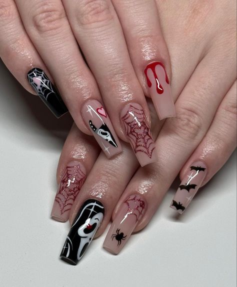 21 Nails, Nail Polish Art Designs, Checkered Nails, Gel Nails French, Netflix Premium, Witchy Nails, Cute Halloween Nails, Unique Acrylic Nails, Nail Envy