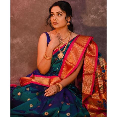 Maharani Paithani, Prarthana Behere, Silk Saree Blouse Designs Patterns, Nauvari Saree, Simple Saree Designs, Indian Bridal Sarees, Paithani Saree, Indian Bride Outfits, Latest Model Blouse Designs