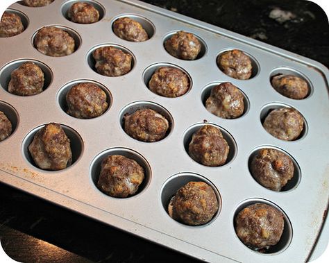 So Tasty So Yummy: Easy Muffin Tin Meatballs Banana Cinnamon Muffins, Muffin Pan Recipes, Creamy Chicken Tortilla Soup, Meatloaf Muffins, Chocolate Chip Pudding Cookies, Mini Meatballs, Bbq Chicken Salad, How To Cook Meatballs, Crockpot Spaghetti And Meatballs