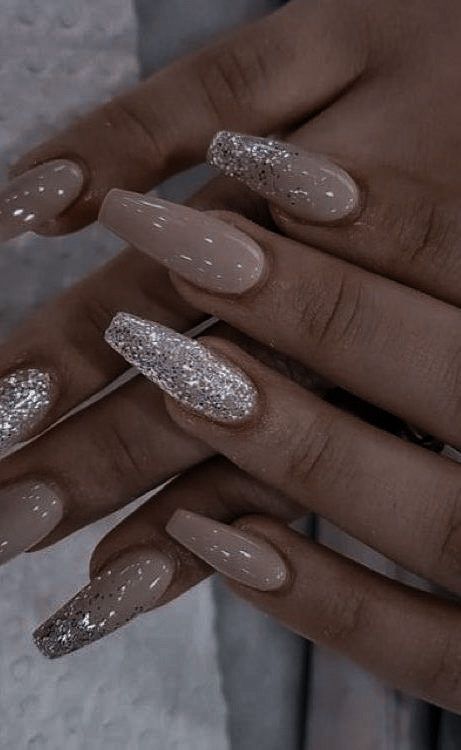 Prom Nails White, Ongles Beiges, Champagne Nails, Prom Nails Silver, Glitter Nails Acrylic, Prom Nail, Wedding Nails Glitter, White Prom, Beige Nails