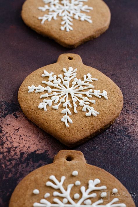 These gingerbread biscuits have just the right amount of warming ginger to flavour them complemented with another favourite festive spice cinnamon. #recipesmadeeasy #christmasbiscuits #christmasbaking #christmascookies #gingerbread Christmas Biscuits Recipe, Gingerbread Biscuits, Christmas Eats, Christmas Meals, Uk Food, Christmas Biscuits, Random Recipes, Cupcake Recipes Chocolate, Gingerbread Recipe