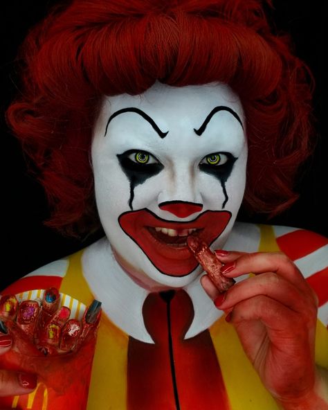 halloween makeup / payaso mcdonalds / makeup halloween ideas Ronald Mcdonald Makeup, Makeup Halloween Ideas, Joker Halloween, Witch Legs, 31 Days Of Halloween, Clown Makeup, Halloween 2024, Halloween 2020, Maquillage Halloween