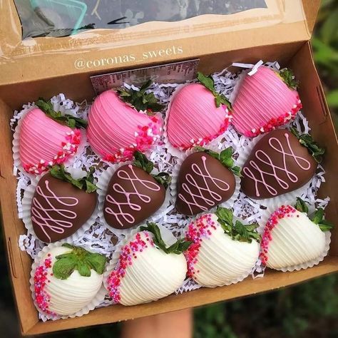 Dozen Chocolate Covered Strawberries, Valentine Chocolate Covered Strawberries, Chocolate San Valentin, Strawberry Box, Chocolate Covered Strawberry Recipe, Chocolate Covered Strawberries Bouquet, Strawberry Gifts, Chocolate Covered Fruit, Strawberry Decorations