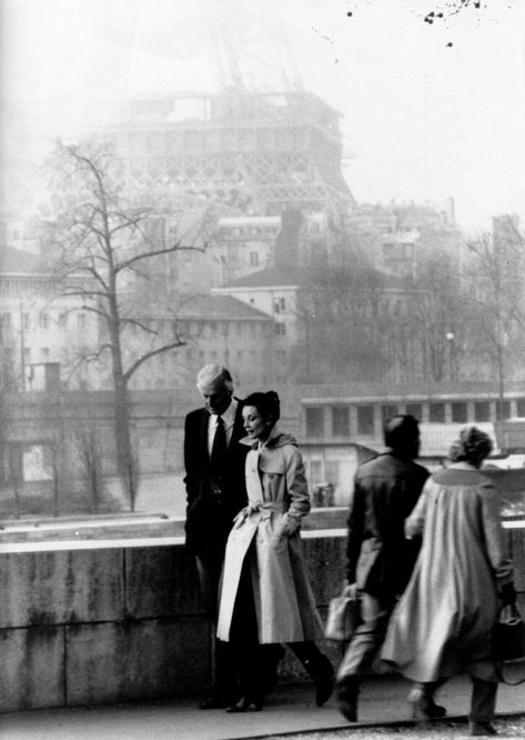 Best Vacation Destinations, Carine Roitfeld, Vogue Wedding, Paris Pictures, Katharine Hepburn, Old Classic Cars, Isabel Ii, The Eiffel Tower, Vintage Pictures