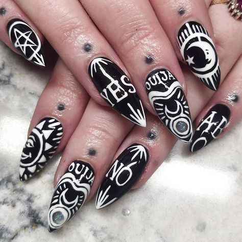 Ouija Board Nails, Cartoon Nails, Witch Nails, Goth Nails, Blue Nail Art, Seasonal Nails, Nail Stamping Plates, Ouija Board, Nails Simple