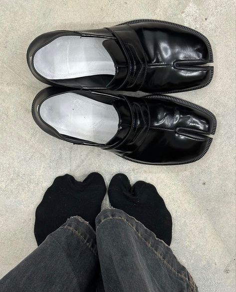 Big Men Fashion, Tabi Shoes, Street Fashion Men Streetwear, Men Stylish Dress, Shoe Inspo, Swag Shoes, Men Fashion Casual Outfits, Fashion Socks, Dream Shoes