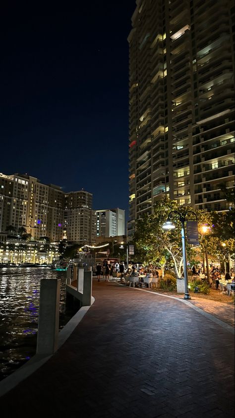 Romanticism Life, Las Olas Fort Lauderdale, Pretty Cities, Chef Kiss, Florida Aesthetic, Miami Night, City Vibes, Fort Lauderdale Florida, Dark Pictures