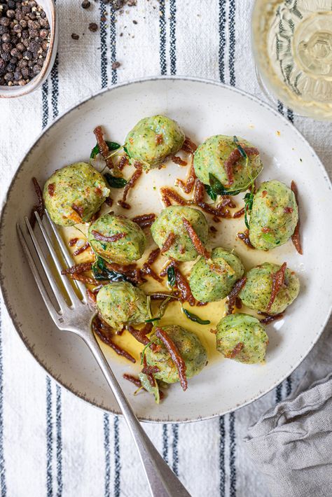 Broccoli Gnocchi Recipe, Broccoli Gnocchi, Broccoli And Potatoes, Homemade Gnocchi, Vegan Bacon, Gnocchi Recipes, Broccoli Recipes, Clean Food, Broccoli Florets