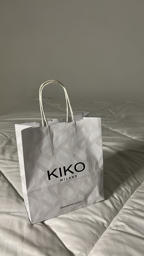 Hm Shopping Bag Snapchat, Kiko Aesthetic, Kiko Milano Aesthetic, Kiko Milano Palette, Kiko Products, Kiko Milano Eyeshadows, Kiko Milano, Bride Makeup, Fake Story