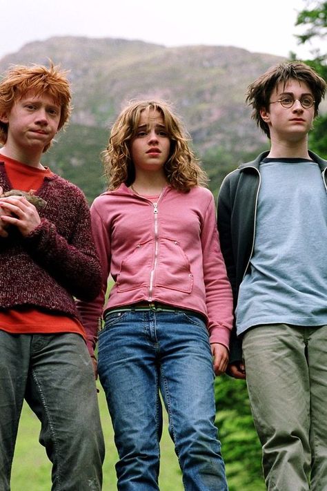 Esto ya es demasiado. 😭🎬 Todas las películas de Harry Potter salen de Netflix. ¡Corre a verlas antes de que las eliminen! Harry Potter Fan Theories, Harry Potter Theories, Ron And Harry, Harry Potter Wizard, Harry Potter Ron, Harry Potter Images, Images Harry Potter, Harry Potter Outfits, Prisoner Of Azkaban