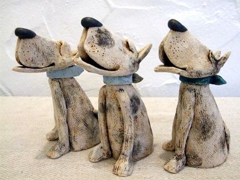 Dog Pottery, Bored Art, Pottery Animals, Sculptures Céramiques, Paper Mache Sculpture, Pottery Handbuilding, Hand Built Pottery, Dog Sculpture, Clay Animals