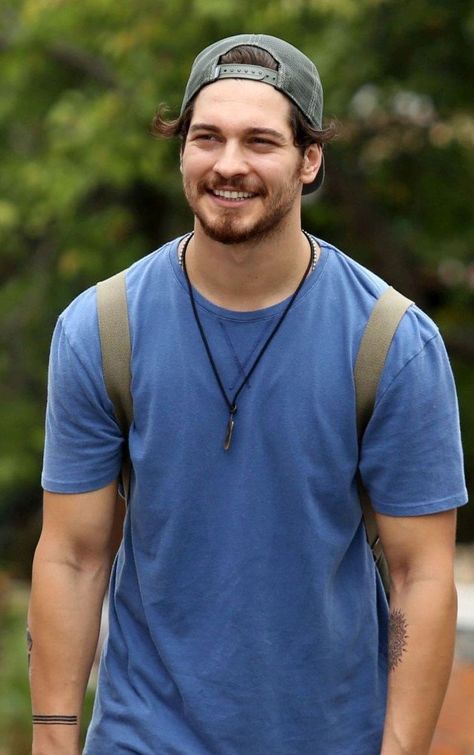 Cagatay Ulusoy, Handsome Celebrities, Hipster Wallpaper, Man Character, My Dream Came True, Turkish Fashion, Turkish Beauty, Actor Model, Bollywood Celebrities