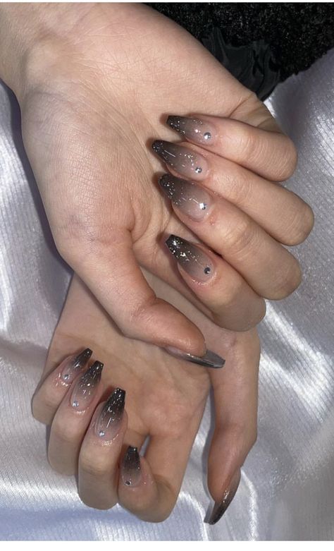 Nail Art For Black Nails, Black Nails Gradient, Black Ombre Nails With Rhinestones, Black Ombre Nails With Design, Asian Black Nails, Black Douyin Nails Short, Black Asian Nails, Black Nails Douyin, Black And Clear Nail Designs