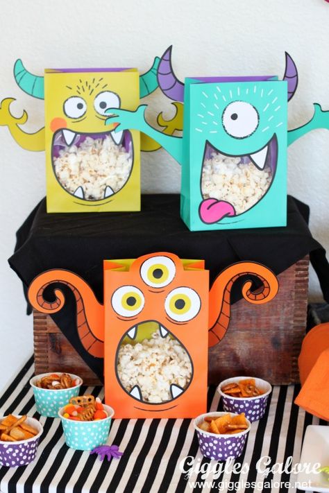 monster-munch-snack-mix Monster Party Table Decorations, Cute Monster Decorations, Monster Boxes Ideas, Monster Paper Bag, Monster Theme Birthday Party, Monster Centerpieces, Monster Diy, Monster Party Decorations, Monster Mash Party