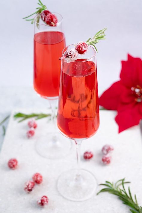 Want some bubbly? Try these champagne cocktails that feature fruity mixes and classic combos for a fancy brunch, celebration, or New Year's Eve. #champagne #drinkrecipes #cocktails Poinsettia Drink, Poinsettia Cocktail, Cranberry Mimosa, Champagne Margaritas, Wine And Pizza, Canned Cranberries, Apple Cider Sangria, Champagne Punch, Orange Liquor