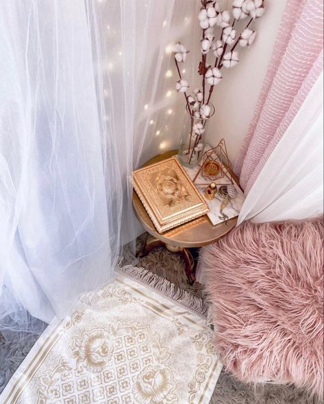 Ramadan Prayer Corner Decor, Ramadan Corner Ideas, Namaz Corner Ideas, Ramadan Prayer Corner, Ramadan Corner Decoration, Namaz Corner, Ramadan To Do List, Ramadan Corner, Easter Door Decorations