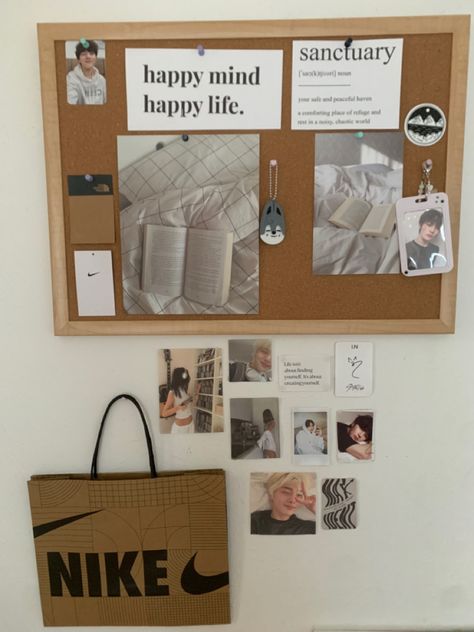 Bulletin Board Aesthetic, Aesthetic Bulletin Board Ideas, Cork Board Aesthetic, Pinboard Ideas Aesthetic, Kpop Wall Decor, Cork Board Ideas For Bedroom, Pinboard Ideas, Kpop Wall, Prayer Closet