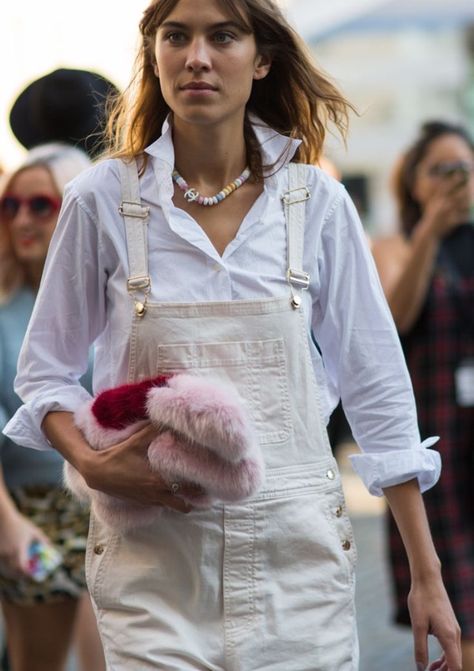 Fur Coat Street Style, Fashion Week Dresses, White Overalls, Alexa Chung Style, Coat Street Style, Jane Birkin, Street Style Inspiration, Alexa Chung, Looks Chic