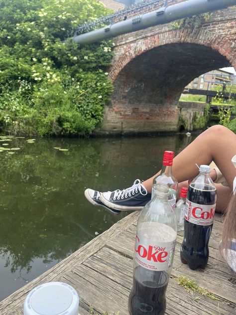 Summer Athstetic, British Teenager Aesthetic, Uk Summer Aesthetic, British Summer Aesthetic, Swedish Aesthetic, Teenage Friends, Skins Aesthetic, Friends Uk