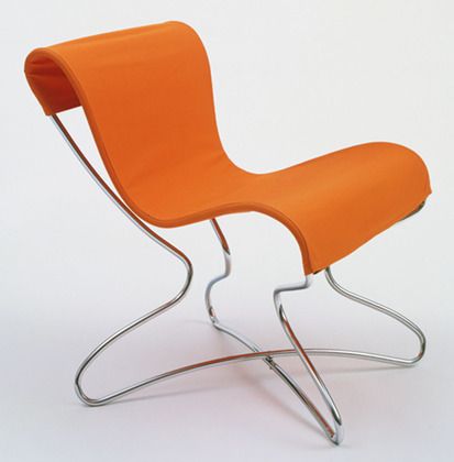 Un divan naranja. Eva Zeisel, Eileen Gray, Furniture Design Chair, Eames Chairs, Modern Chair, Tubular Steel, Take A Seat, Cool Chairs, Folding Chair