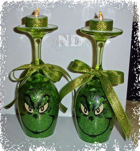 Grinch Candle, Christmas Wine Glass Candle Holder, Grinch Ideas, Grinch Crafts, Grinch Decorations, Christmas Wine Glasses, Diy Jar, Grinch Christmas Party, Christmas Decorations Diy Crafts