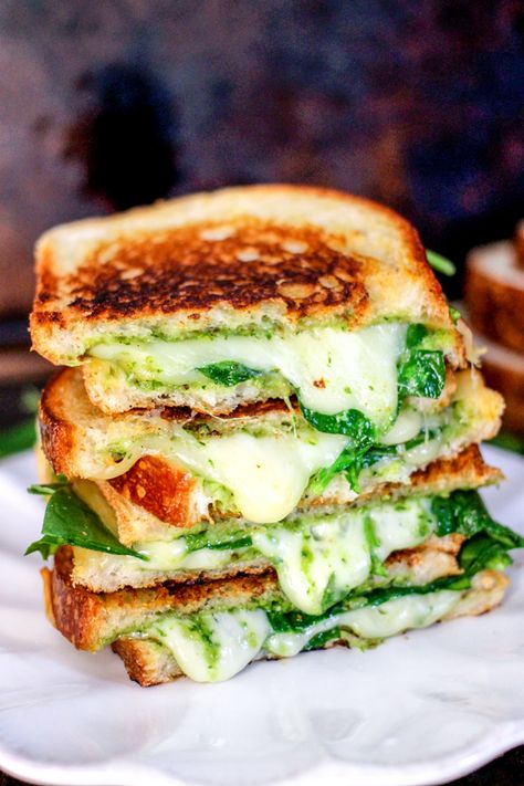 Spinach Pesto Grilled Cheese is stuffed with delicious smoked gouda cheese, spinach, and a homemade spinach pesto! Healthy Grilled Cheese, Pesto Grilled Cheese, Spinach Sandwich, Spinach Pesto, Smoked Gouda Cheese, Cheese Spinach, Grilled Cheese Sandwiches, Spinach Soup, Gouda Cheese