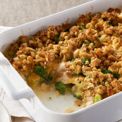 Stove Top Easy Cheesy Chicken Bake @keyingredient #cheese #cheddar #soup #easy #chicken #cheesy #casserole Cheesy Chicken Bake, Easy Cheesy Chicken, Stove Top Stuffing, Broccoli Bake, Stuffing Casserole, Chocolate Egg, Chicken Bake, Baked Turkey, Kraft Recipes