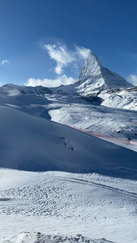 Zermatt Ski, Ski Culture, Cold Christmas, Snowboarding Trip, Zermatt Switzerland, Christmas Landscape, Anime Dancing, Dubai City, Sky Sunset