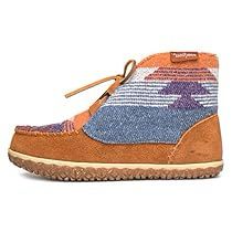 Minnetonka Slippers, Bootie Slippers, Cozy Shoes, Cute Slippers, Outdoor Slippers, Suede Slippers, Sheepskin Boots, Tractor Supply, Style Boots