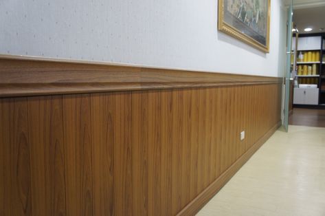 Half Wall Wooden Panelling, Half Wood Panel Walls, Wooden Wall Panelling, Wooden Panelling, Wainscoting Panels, Wooden Wall Panels, Wall Wood, Concept Ideas, Wall Designs