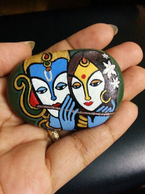 Radha Krishna rock painting 2 Akansha Singh, Madhubani Border, Diy Art Projects Canvas, Paint Keys, Rajasthani Art, Stone Art Painting, Pottery Painting Designs, Ideas Craft, Madhubani Art