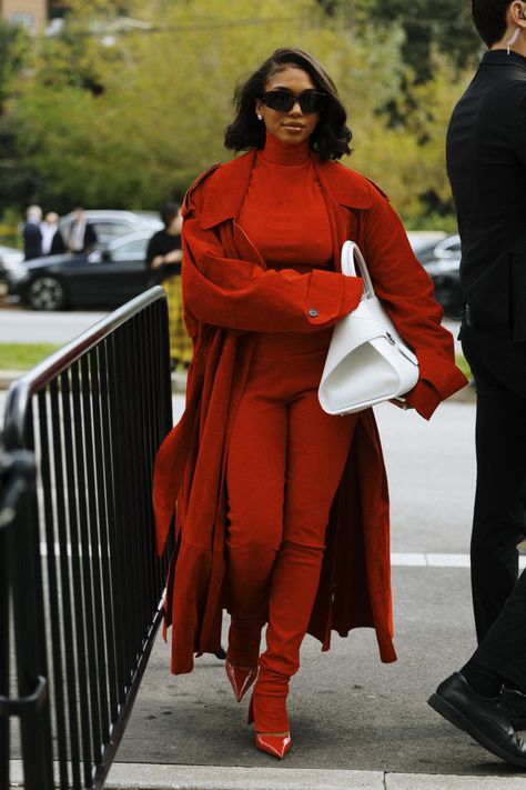 Red Monochrome Outfit, Mfw Street Style, Monochromatic Fashion, Street Style Spring, Milan Fashion Week Street Style, Milan Street Style, Spring 2025, Monochrome Fashion, Style Looks