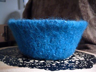 Felted Bowl, Wool Bowl, Felted Bowls, Crochet Bowl, Diy Props, Knitting Help, Needle Felting Diy, Needle Felting Projects, Felting Tutorials