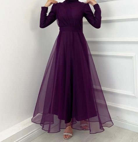 Dress Soiree, Outfits Muslim, Simple Long Dress, Colourful Dress, Long Suit, Party Wear Gowns, Stylish Gown, Long Party Dress, Long Gown Design