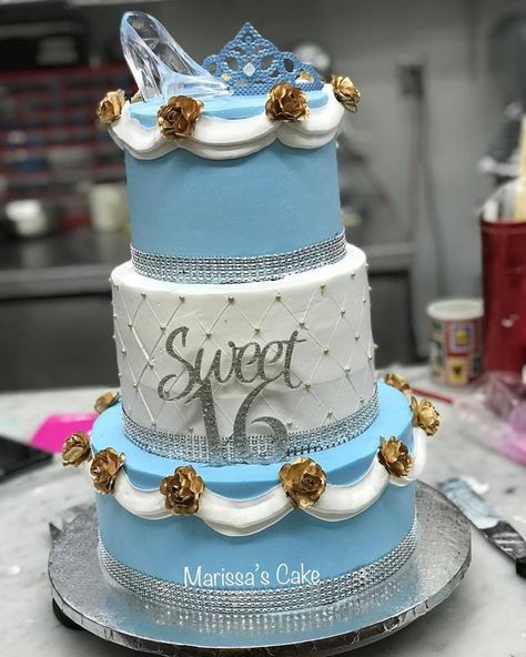 Sweet 16 Cinderella Theme, Cinderella Birthday Cake, Cinderella Sweet 16, Sweet 16 Party Themes, Blue Sweet 16, Sweet 16 Centerpieces, Quince Cake, Sweet Sixteen Cakes, Sweet 16 Cake