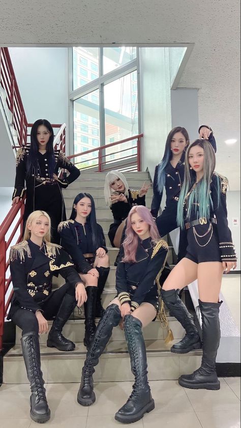 Dreamcatcher Group Photo, Kostum Dance, Dreamcatcher Ot7, Korean Boots, Dreamcatcher Fanart, Dreamcatcher Wallpaper, Girls Group, Hip Hop Outfits, Asian Celebrities