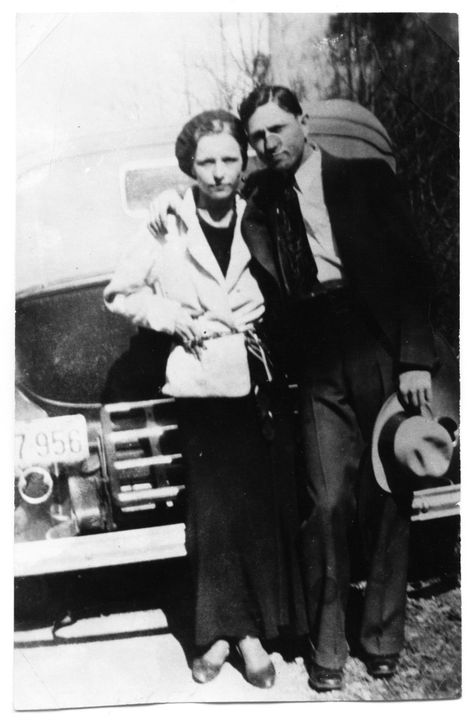 Primary view of object titled '[Clyde Champion Barrow and Bonnie Parker]'. Bonnie And Clyde Pictures, Bonnie And Clyde Photos, Clyde Barrow, Famous Outlaws, Real Gangster, Bonnie Parker, Bonnie And Clyde, Bonnie Clyde, Al Capone