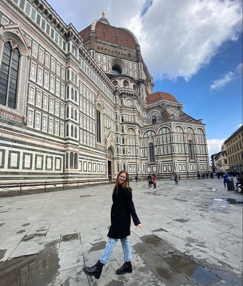 Florence Winter, Fall In Europe, Winter In Europe, 2024 Manifestation, Style Trench Coat, Italy Winter, Duomo Florence, European Outfit, Venice Canals