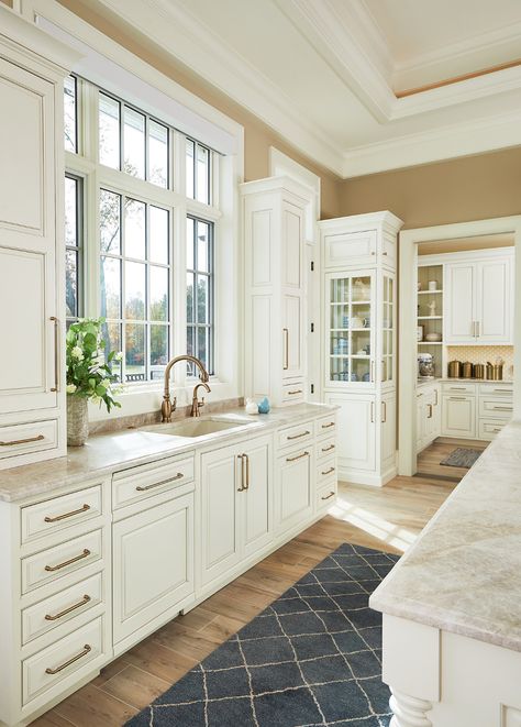 French Style Kitchen Design, French White Kitchen Cabinets, French Kitchen Ideas Farmhouse Style, French Country Hardware, French Country Kitchen Countertops, French Transitional Kitchen, French Riviera Kitchen, Classic Country Kitchen, Kitchen French Style