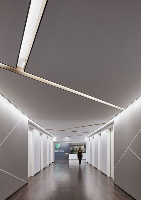 Latest False Ceiling Designs for Office Office Ceiling Design, Salon Interior Design Ideas, Beauty Salon Interior Design, Office Ceiling, Corridor Design, Office Tour, Ceiling Design Modern, Modern Office Design, Ceiling Light Design