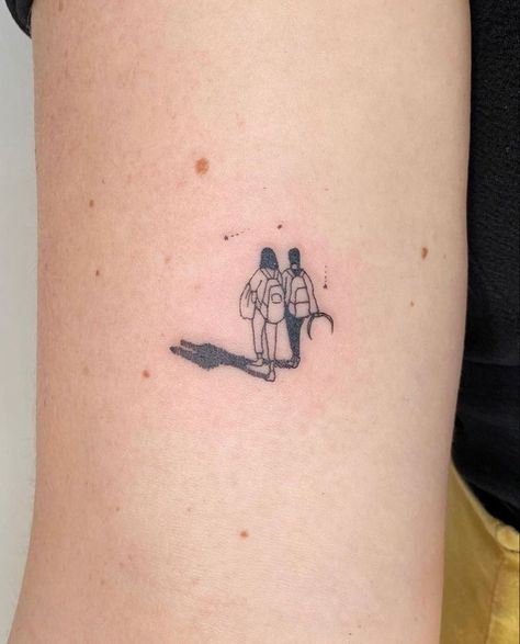 Coordinated Tattoo Ideas, Small Painting Tattoos, Leaving Home Tattoo, Tiny People Walking Tattoo, Meaning Of Life Tattoo, Art Gallery Tattoo, Little People Tattoo, People Tattoos, Illusion Tattoos