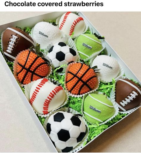 Football Themed Chocolate Covered Strawberries, Bluey Chocolate Covered Strawberries, Soccer Strawberries, Strawberry Ideas, Treat Business, Chocolate Covered Desserts, Valentine Strawberries, Cartoon Birthday Cake, Kids New Years Eve