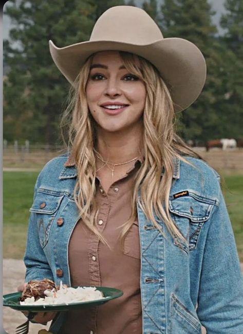 Hassie Harrison Yellowstone, Yellow Stone Celebrity, Yellowstone Laramie, Hassle Harrison, Laramie Yellowstone, Yellowstone Cast, Hassie Harrison, Yellowstone Outfits, Closing Party