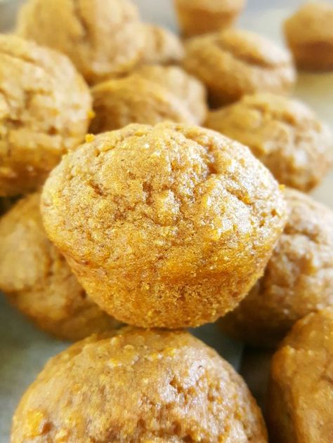 Mini Healthy Pumpkin Muffins for Kids! - Beat Bake Eat Healthy Pumpkin Recipes Low Calories, Muffins For Kids, Moist Pumpkin Muffins, Healthy Pumpkin Muffins, Mini Pumpkin Muffins, Mini Muffin Recipe, Toddler Muffins, Baby Muffins, Pumpkin Muffins Easy