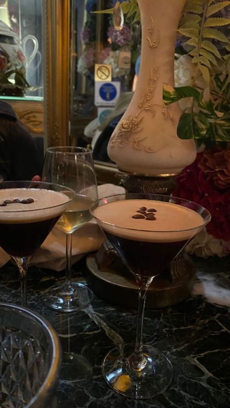 Ruthie Core, Bar Themes, Espresso Martini Aesthetic, Espresso Aesthetic, Martini Aesthetic, Rosie And Jason, Espresso Martini Recipe, Espresso Martinis, Martinis Drinks