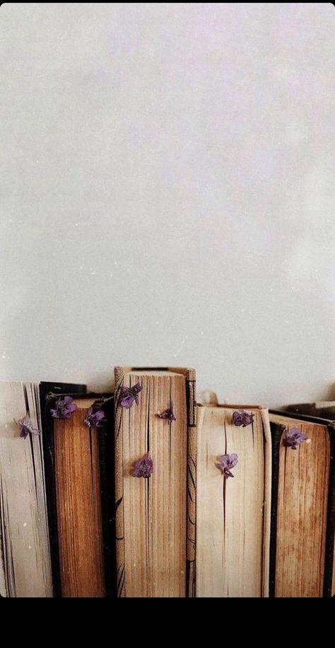 Iphone Wallpaper Books, Carpet Ideas 2023, Wallpaper Books, Wallpaper Book, Carpet Designs, Carpet Ideas, Book Background, Vintage Flowers Wallpaper, Books Vintage