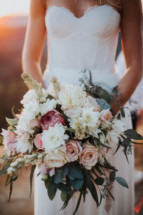 Fall Flower Wedding Bouquets, California Desert Wedding, Cream Bridal Bouquet, Pretty Portraits, Greenery Wedding Bouquet, Wedding Flower Guide, Bouquet Images, Beach Wedding Flowers, Fall Wedding Flowers