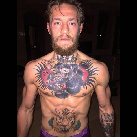 Conor McGregor's chest tattoo of a Gorilla King eating a heart and tiger tattoo on the stomach. Ufc Fighters Tattoo, Conor Mcgregor Tattoo, Fighter Tattoo, Tato Dada, Gorilla Tattoo, Monkey Tattoos, Cool Chest Tattoos, Pieces Tattoo, Chest Piece Tattoos